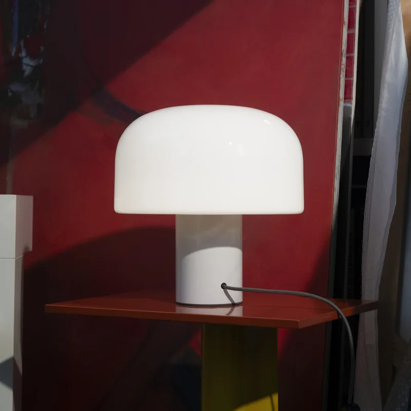 Bellhop Glas T tafellamp wit - FLOS Bellhop Glass T - Woonkamer - Met lampenkap von FLOS – Produktfoto