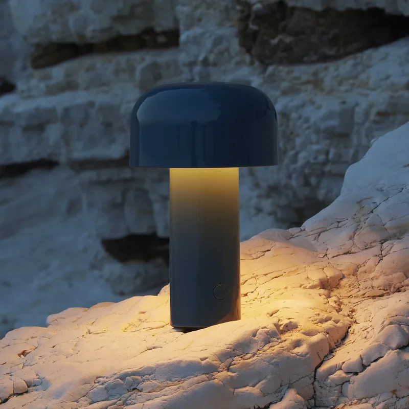 Bellhop LED tafellamp op accu, blauw, 21 cm, dimbaar, IP54 - FLOS - Woonkamer - Designer - Kunststof - Rond von FLOS – Produktfoto