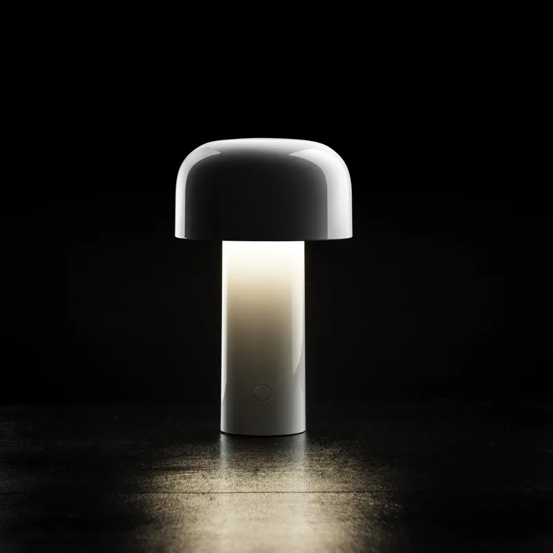 Bellhop LED tafellamp op accu, wit, 21 cm, dimbaar, IP54 - FLOS - Woonkamer - Designer - Kunststof - Rond von FLOS – Produktfoto
