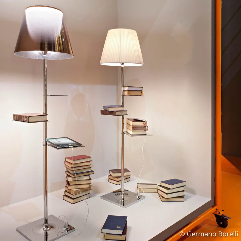 Bibliotheque National VloerLamp Aluminium Bronzen - Flos BIBLIOTH.NAT - Woonkamer - Designer - Metaal - Met lampenkap von FLOS – Produktfoto