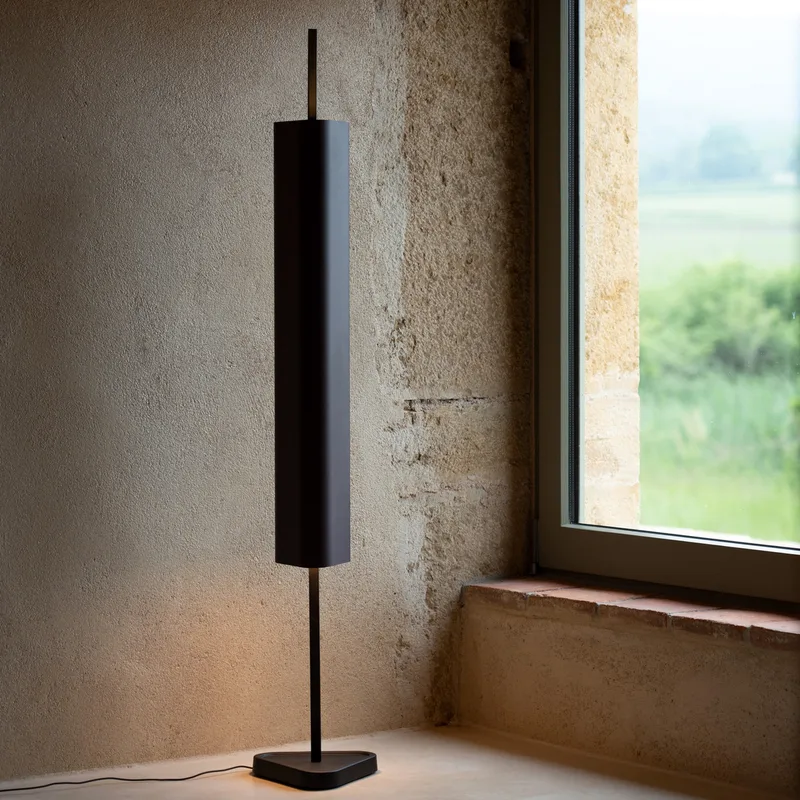 Emi vloerlamp Deep Red - FLOS - Woonkamer - Designer - Aluminium - Gebundeld von FLOS – Produktfoto