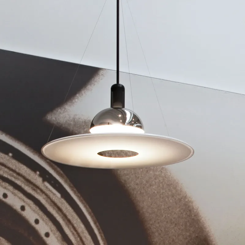 Frisbi hanglamp - FLOS - Woonkamer - Designer - Kunststof - 1 lamp von FLOS – Produktfoto
