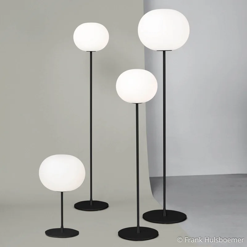 Glo-Ball T1 tafellamp Matt Black/Opal - FLOS - FLOS - Woonkamer - Designer - Glas - Bol von FLOS – Produktfoto