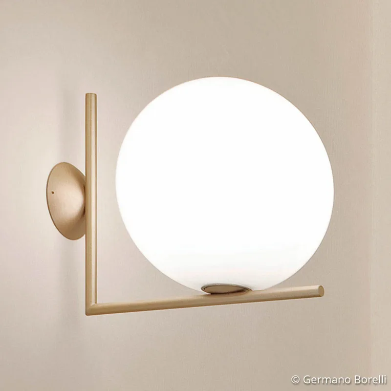 Ic C/W2 Wandlamp/Plafondlamp Geelkoper - Flos - Woonkamer - Designer - Metaal - Bol van FLOS – productfoto