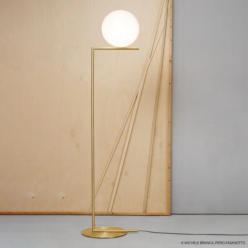 IC F2 vloerlamp messing - FLOS - Woonkamer - Designer - Metaal - Bol von FLOS – Produktfoto