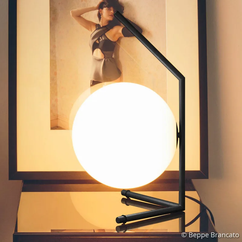 IC T1 Low tafellamp matzwart - FLOS - Woonkamer - Designer - Metaal - Bol von FLOS – Produktfoto