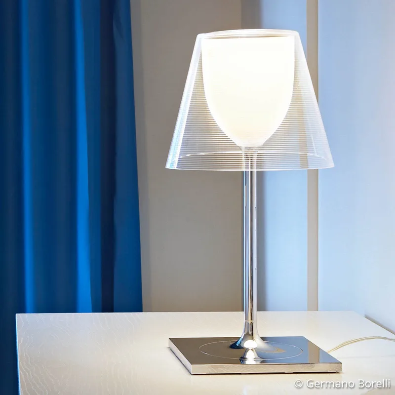 KTribe T1 tafellamp transparant - FLOS - Woonkamer - Designer - Kunststof - Met lampenkap von FLOS – Produktfoto