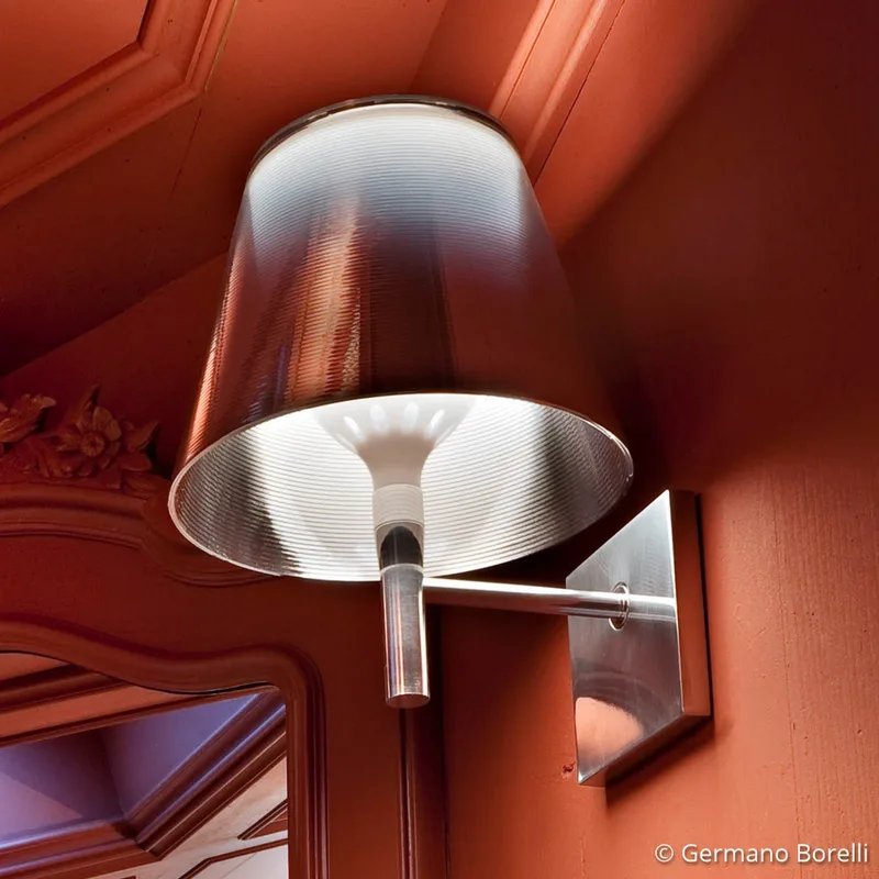 KTribe W wandlamp Smoke - FLOS - Woonkamer - Designer - Kunststof von FLOS – Produktfoto