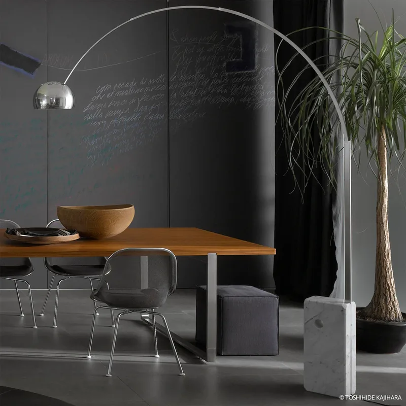 LED-booglamp Arco, chroom, hoogte 240 cm - FLOS - Woonkamer - Designer - Steen - 1 lamp von FLOS – Produktfoto