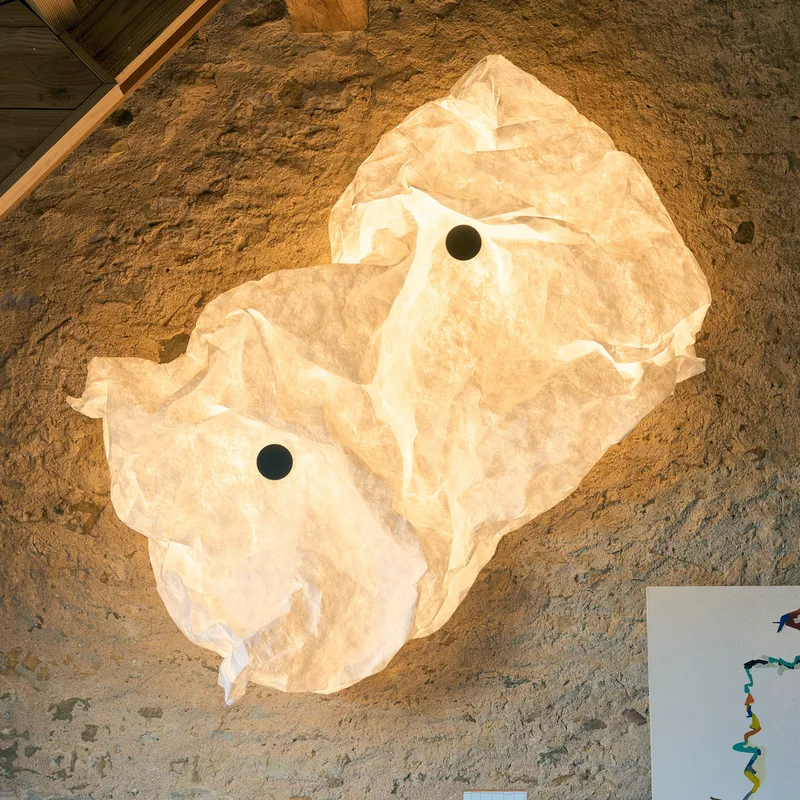 Maap W2 wandlamp, lengte 240 cm, 8-lamps, wit, E27 - FLOS - Woonkamer - Designer - Stof - Meerdere lampen von FLOS – Produktfoto