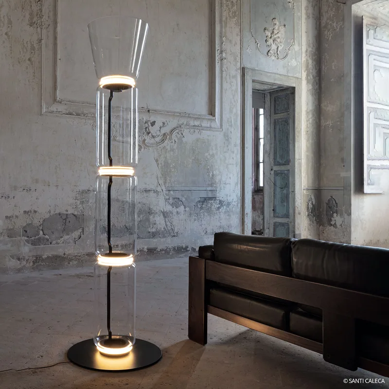 Noctambule F3 vloerlamp High Cylinder & Cone - FLOS - Woonkamer - Designer - Glas - Meerdere lampen von FLOS – Produktfoto