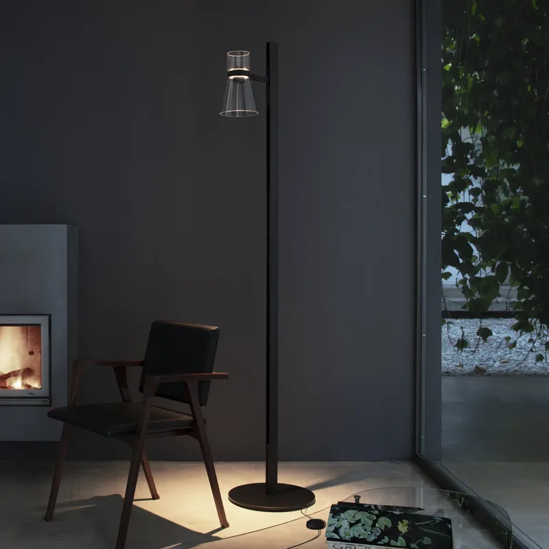 Nocturne F1 Cone LED-vloerlamp zwart, 1-lamp, 206 cm - FLOS - Woonkamer - Designer - Aluminium - Met lampenkap van FLOS – productfoto