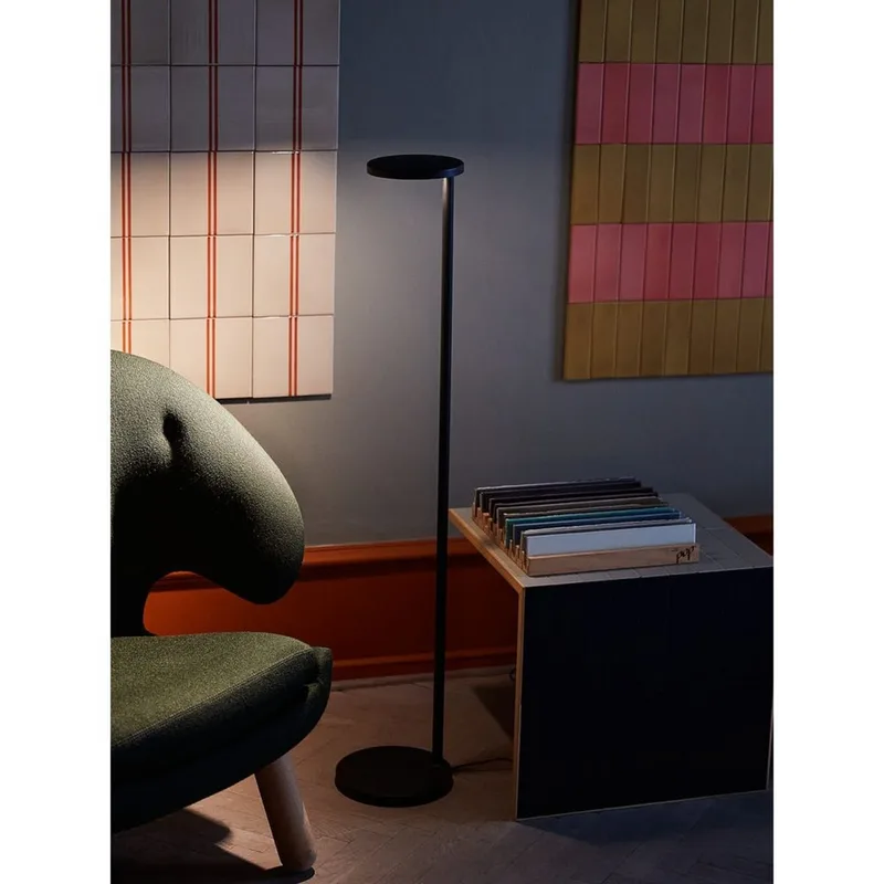 Oblique F Vloerlamp 2700K USB-C Matt Anthracite - Flos - Woonkamer - Aluminium by FLOS – product photo