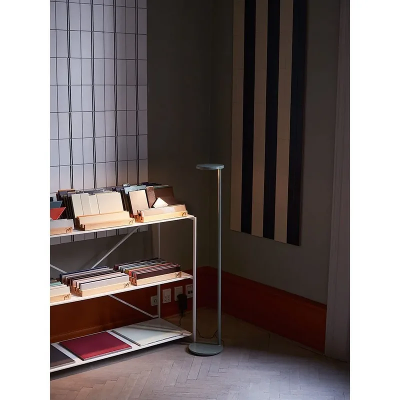 Oblique F Vloerlamp 3000K Matt Rust - Flos - Woonkamer - Aluminium von FLOS – Produktfoto