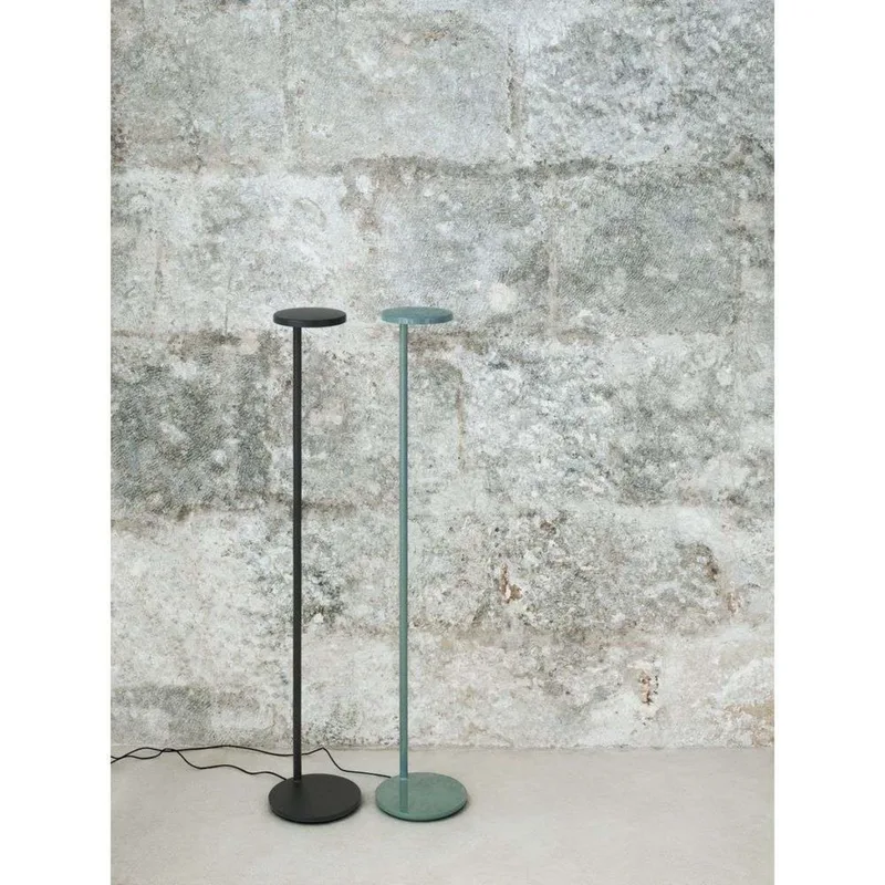 Oblique F Vloerlamp 3000K USB-C USB-C Glossy Sage - Flos - Woonkamer - Aluminium by FLOS – product photo