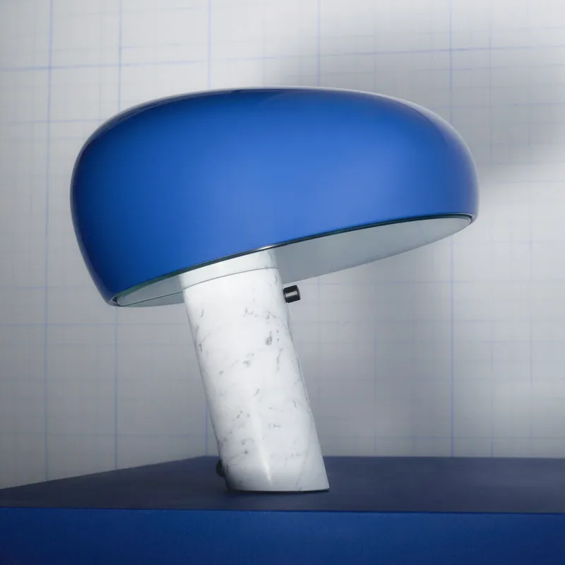 Snoopy Taffellamp Navy Blauw - Flos - Woonkamer - Marmer - Met lampenkap by FLOS – product photo
