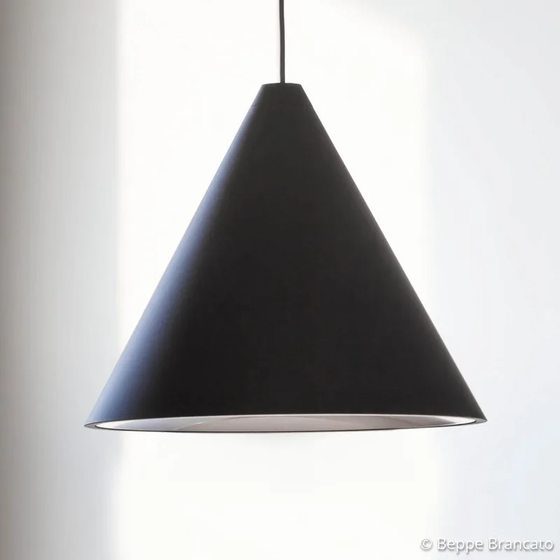 String Light Cone 12 m zwart Soft Touch dimbaar Aansluiting alleen op 24 V - FLOS - Woonkamer - Designer - Aluminium - 1 lamp von FLOS – Produktfoto