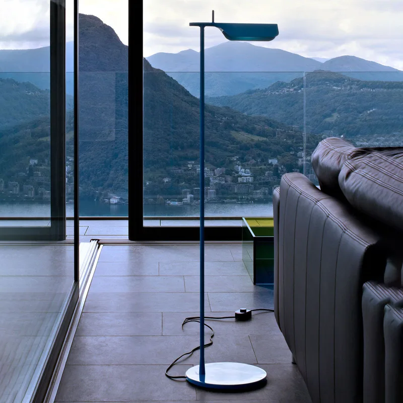 Tab F LED vloerlamp Mat Blue - FLOS - Woonkamer - Designer - Metaal - 1 lamp von FLOS – Produktfoto