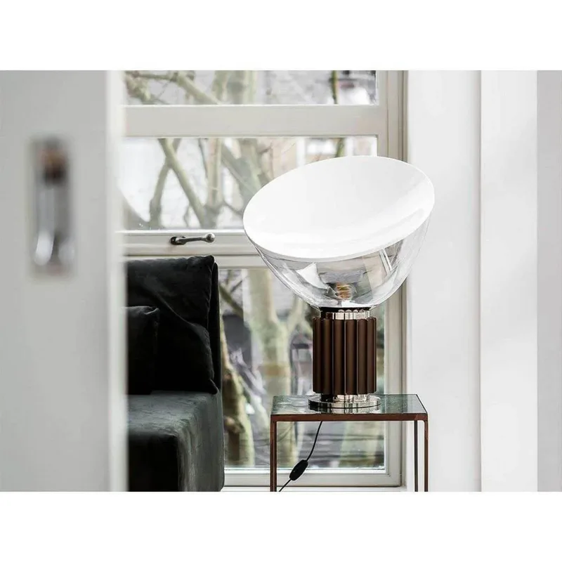 Taccia LED (PMMA) Taffellamp Bronze - Flos - Woonkamer - Metaal von FLOS – Produktfoto