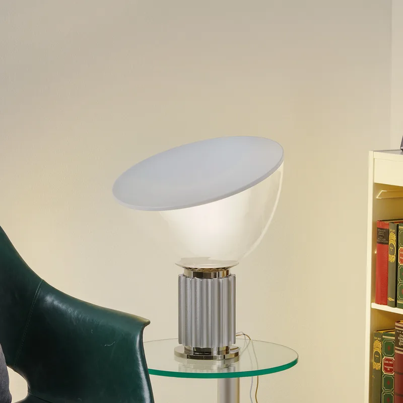 Taccia LED tafellamp Small Silver - FLOS Taccia small - Woonkamer - Designer - Metaal - 1 lamp von FLOS – Produktfoto