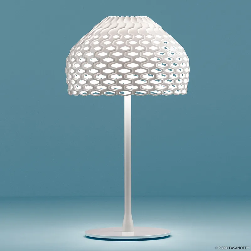 Tatou T tafellamp wit - FLOS - Woonkamer - Designer - Metaal - Met lampenkap von FLOS – Produktfoto