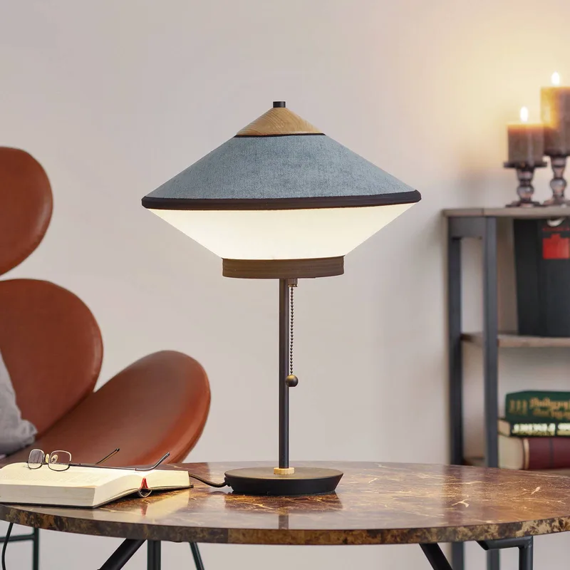 Cymbal S bordslampa, havsblå från Forestier i Blå, Vit, Svart – produktbild