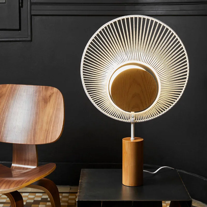 Oyster designerbordlampe, hvid fra Forestier i Hvid, Helder hout – produktbillede