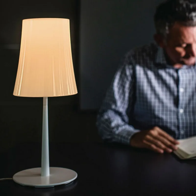 Birdie Easy tafellamp White - Foscarini - Woonkamer - Designer - Metaal - Met lampenkap von Foscarini – Produktfoto