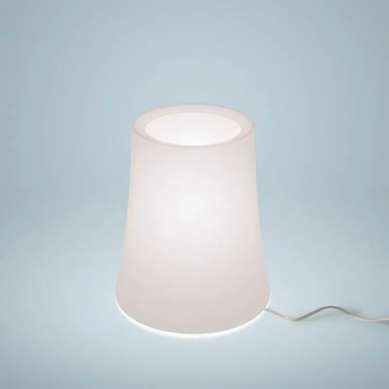 Birdie Zero Piccola tafellamp White - Foscarini - Woonkamer - Designer - Kunststof - 1 lamp von Foscarini – Produktfoto