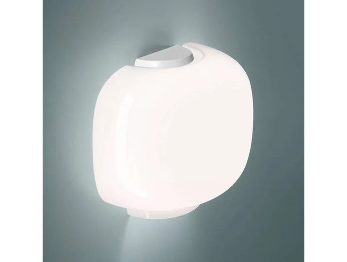 Design wandlamp Chouchin 3 Semi, dimbaar, wit / opaal, Woon-/ Eetkamer, Glas, Design, Wandlamp design by Foscarini – product photo