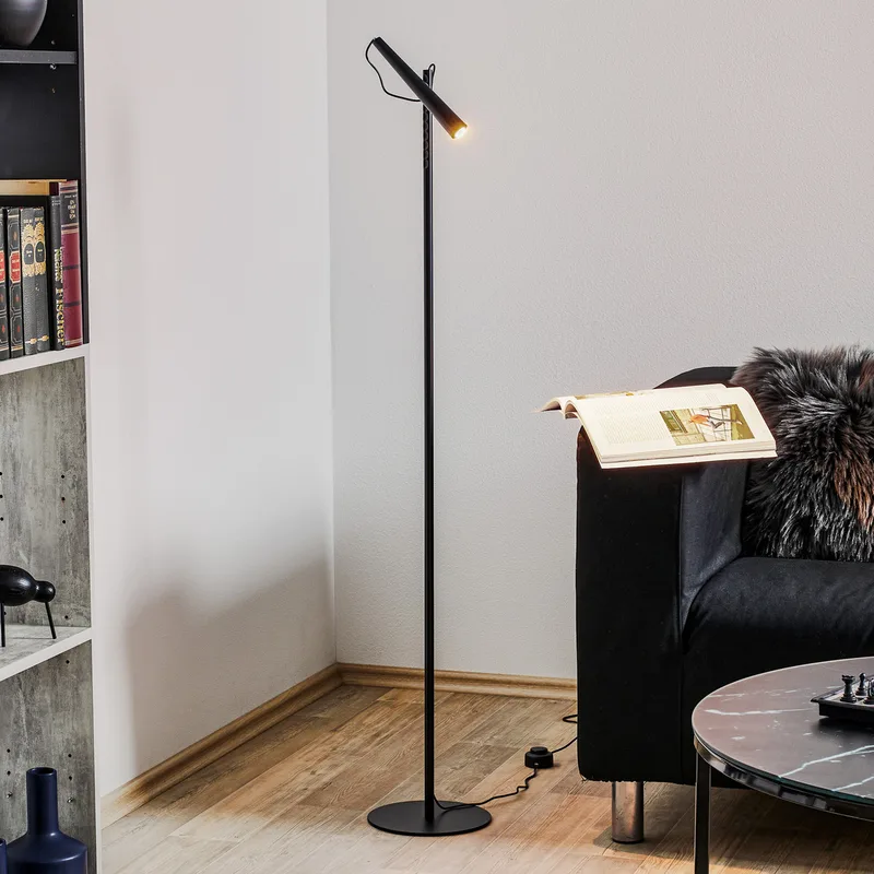 Magneto LED vloerlamp, zwart - Foscarini - Woonkamer - Designer - Metaal von Foscarini – Produktfoto