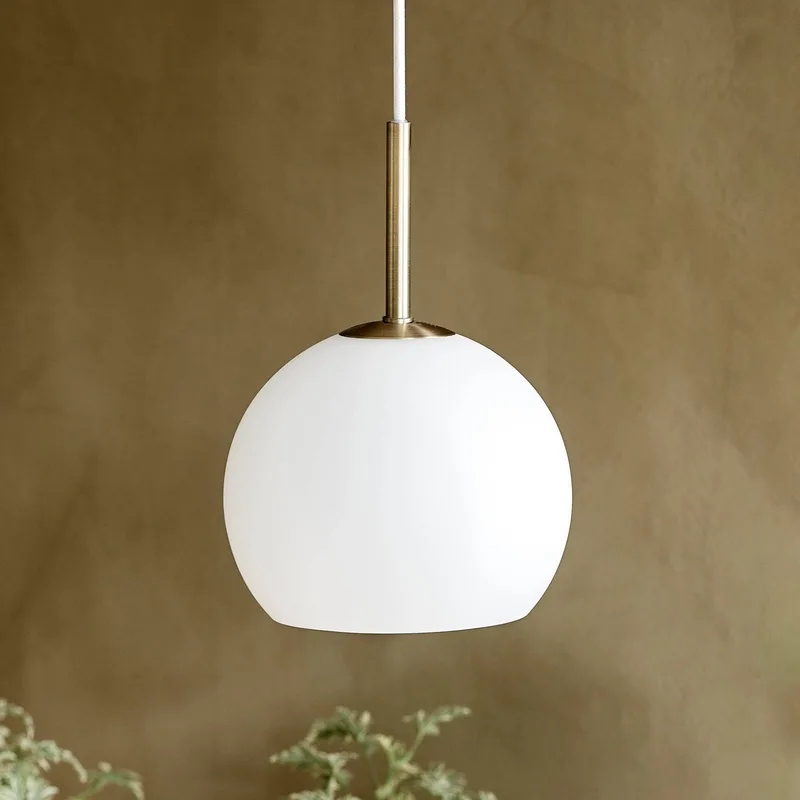 Ball hanglamp, opaal wit, Ø 18 cm, glas van Frandsen in Opaalwit – productfoto