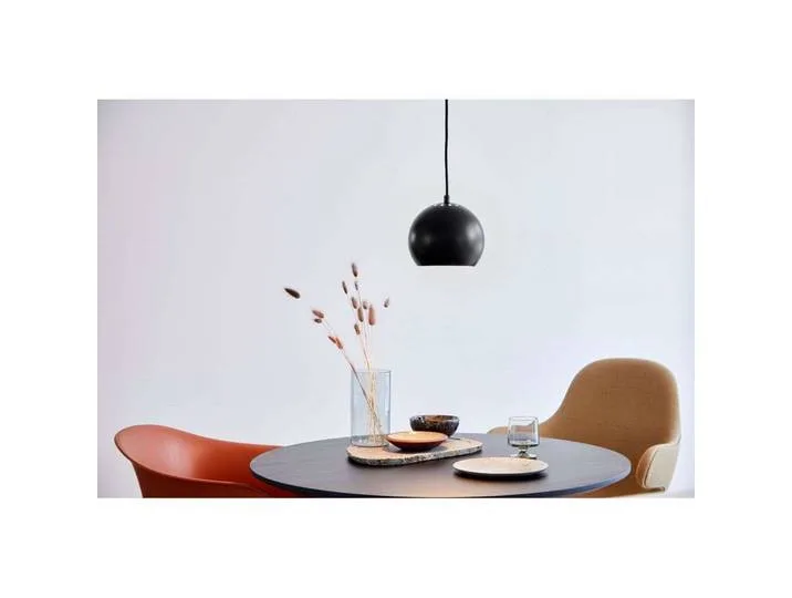 Liten Pendellampa Ball från Frandsen – produktbild