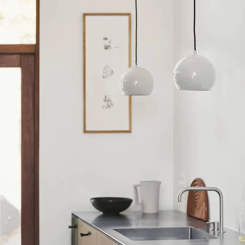 hanglamp Ball, mat wit, Ø 18 cm von Frandsen in Wit mat – Produktfoto