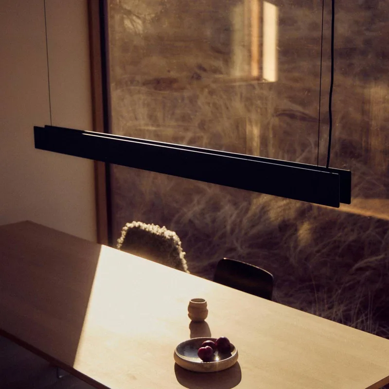 Hanglamp Bridge, up/down, 150 cm, G13 van Frandsen in Zwart – productfoto