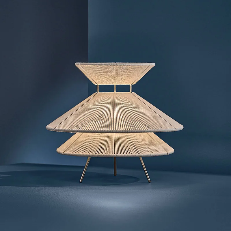 Kiku tafellamp, hoogte 30 cm, metaal/linnen by Frandsen in Wit – product photo
