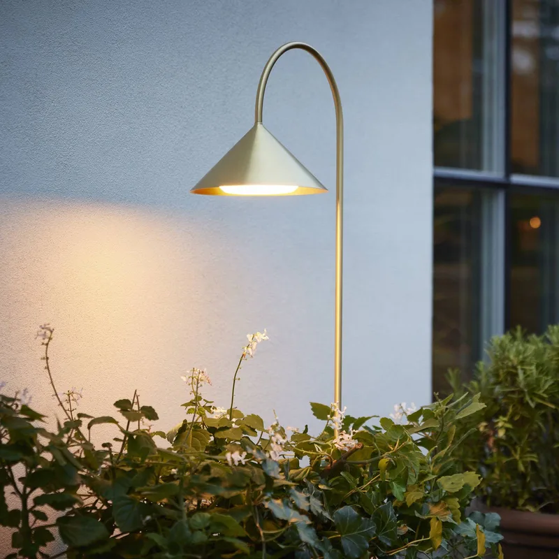 LED grondspies lamp Grasp, messingkleurig, 82 cm, IP44 från Frandsen i Messing – produktbild