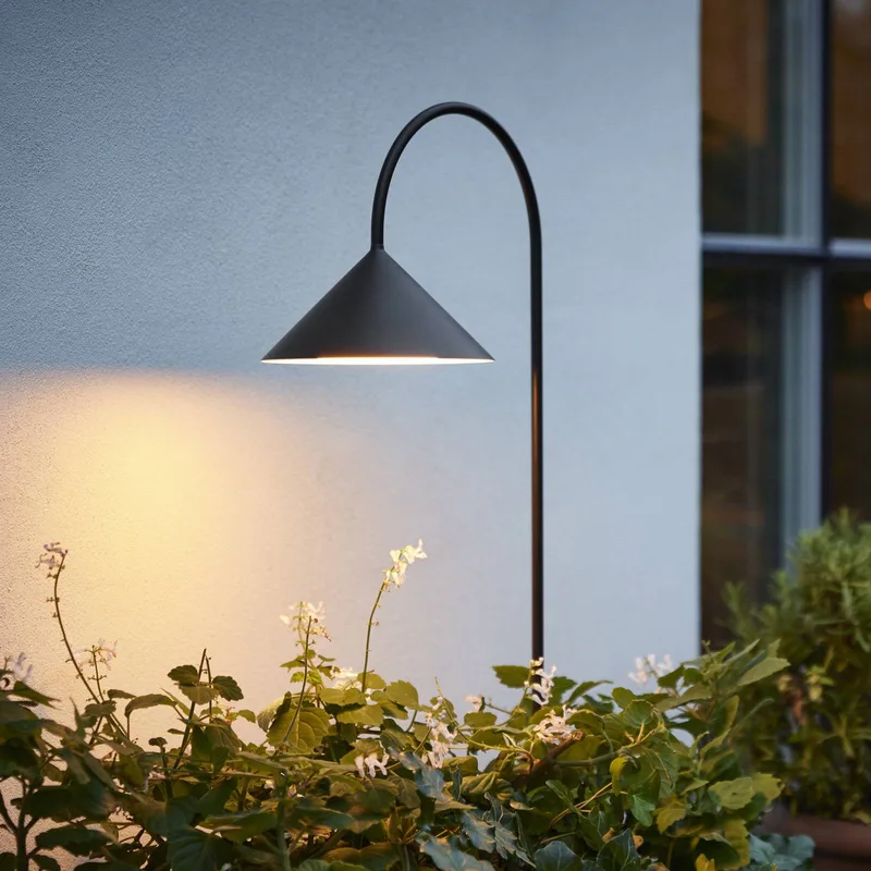 LED grondspies lamp Grasp, zwart, hoogte 82 cm, IP44 från Frandsen i Zwart mat – produktbild