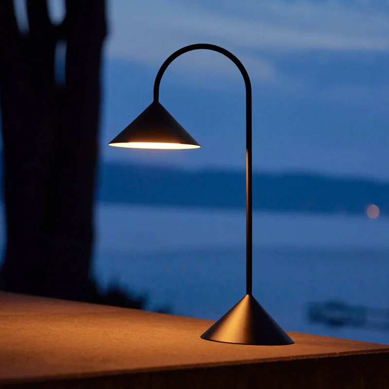 LED tafellamp Grasp, 47 cm, metaal van Frandsen in Zwart – productfoto
