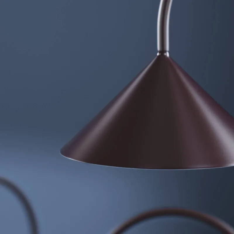 LED-tafellamp Grasp, rood, hoogte 47 cm, metaal de Frandsen en Donkerrood – photo du produit