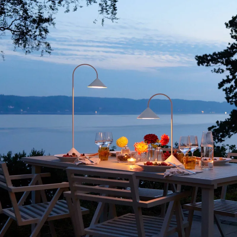 LED vloerlamp op accu Grasp, hoogte 72 cm, metaal by Frandsen in Wit – product photo