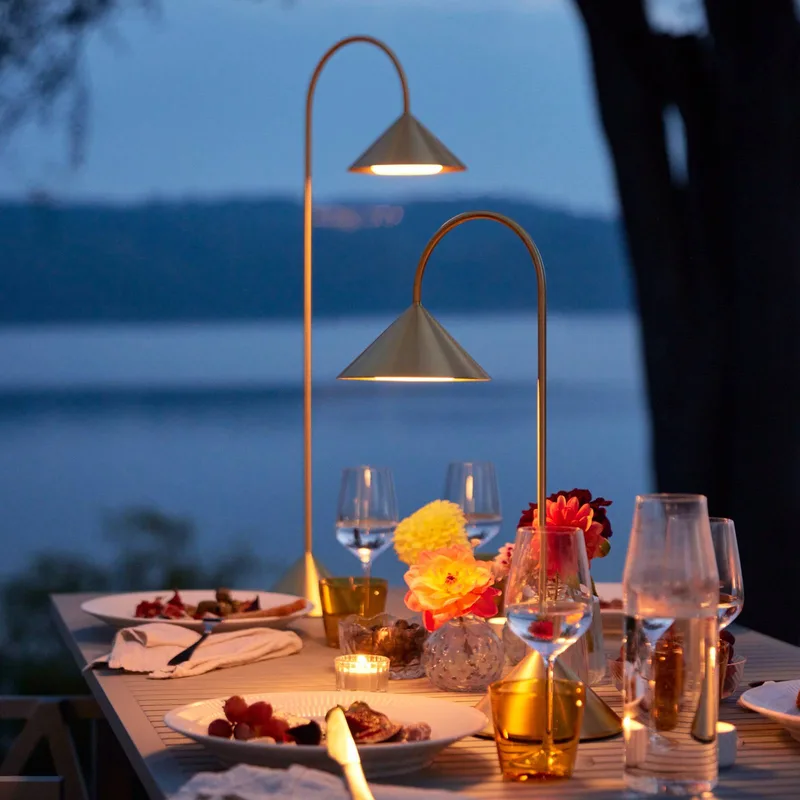 LED vloerlamp op accu Grasp, messingkleurig, hoogte 72 cm de Frandsen en Messing – photo du produit