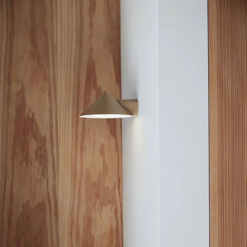 LED wandlamp op accu Grasp, breedte 15 cm van Frandsen in Zandgrijs – productfoto