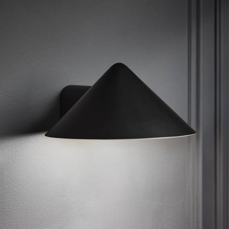 LED wandlamp op batterijen Grasp, 15 cm by Frandsen in Zwart – product photo