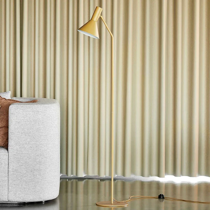 vloerlamp Lyss, metaal, 150 cm, E27 van Frandsen in Lichtbruin – productfoto