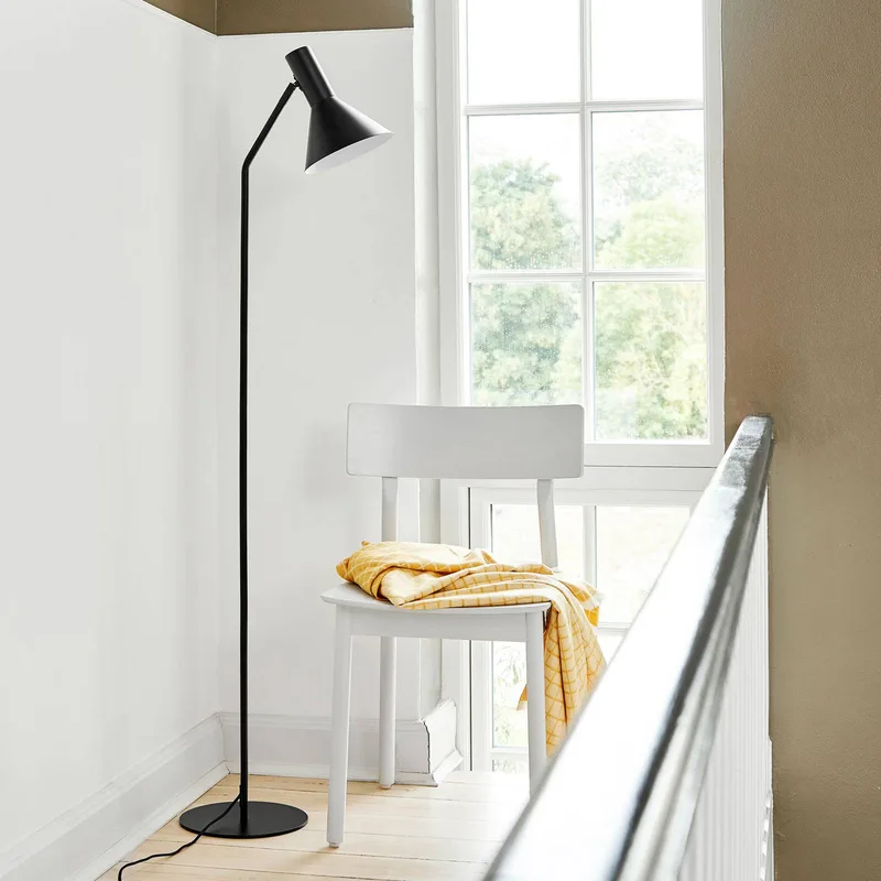 vloerlamp Lyss, zwart, metaal, 150 cm hoog, E27 van Frandsen in Zwart mat – productfoto