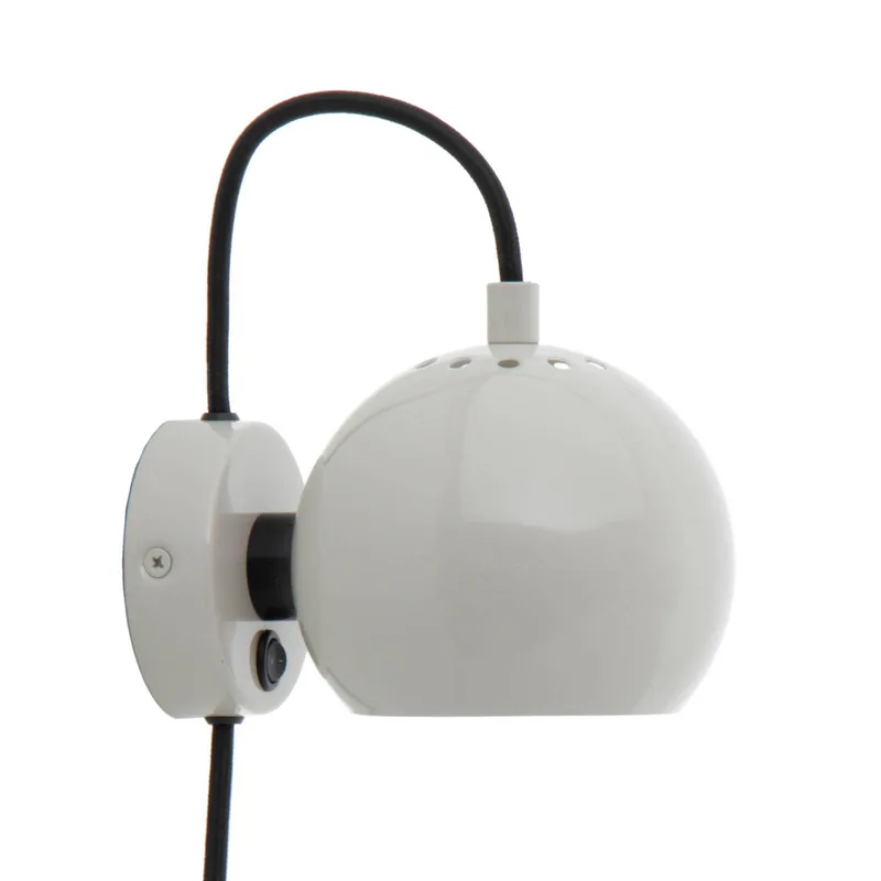 wandlamp Bal Magneet van Frandsen in Lichtgrijs glanzend – productfoto