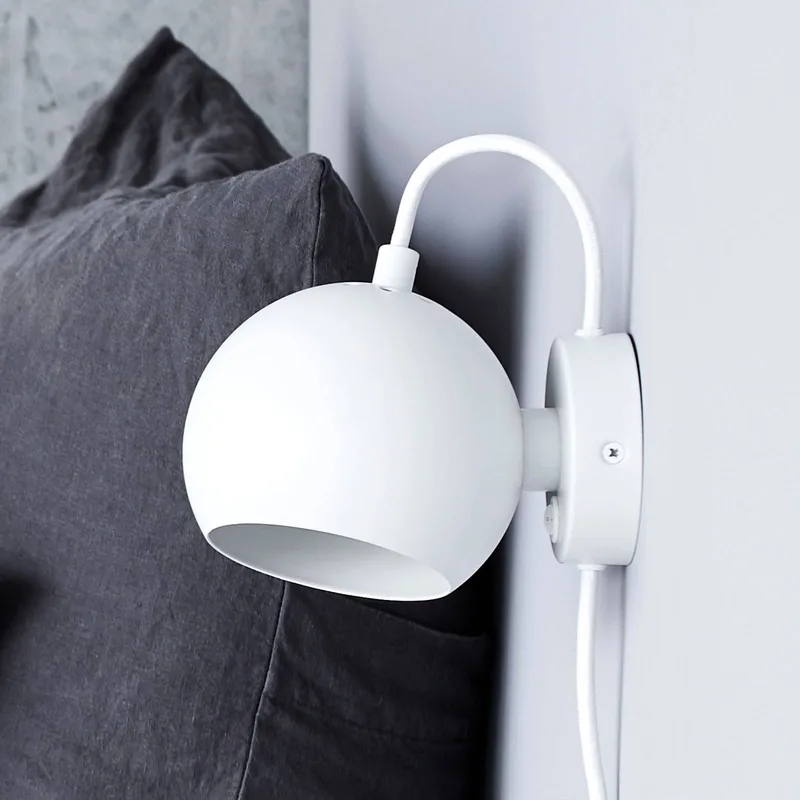 wandlamp Bal Magnet, mat wit van Frandsen in Wit mat – productfoto