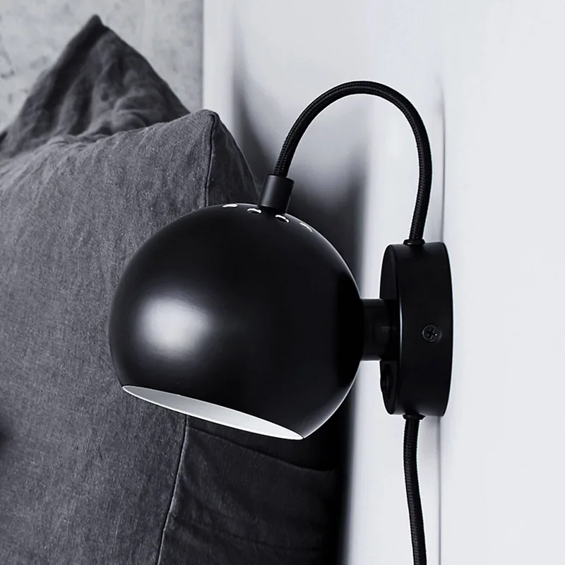 wandlamp Bal Magnet, mat zwart van Frandsen in Zwart mat – productfoto