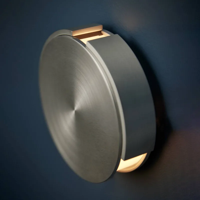 Wandlamp Rotate, aluminium, Ø 15 cm, metaal van Frandsen in Geborsteld aluminium – productfoto